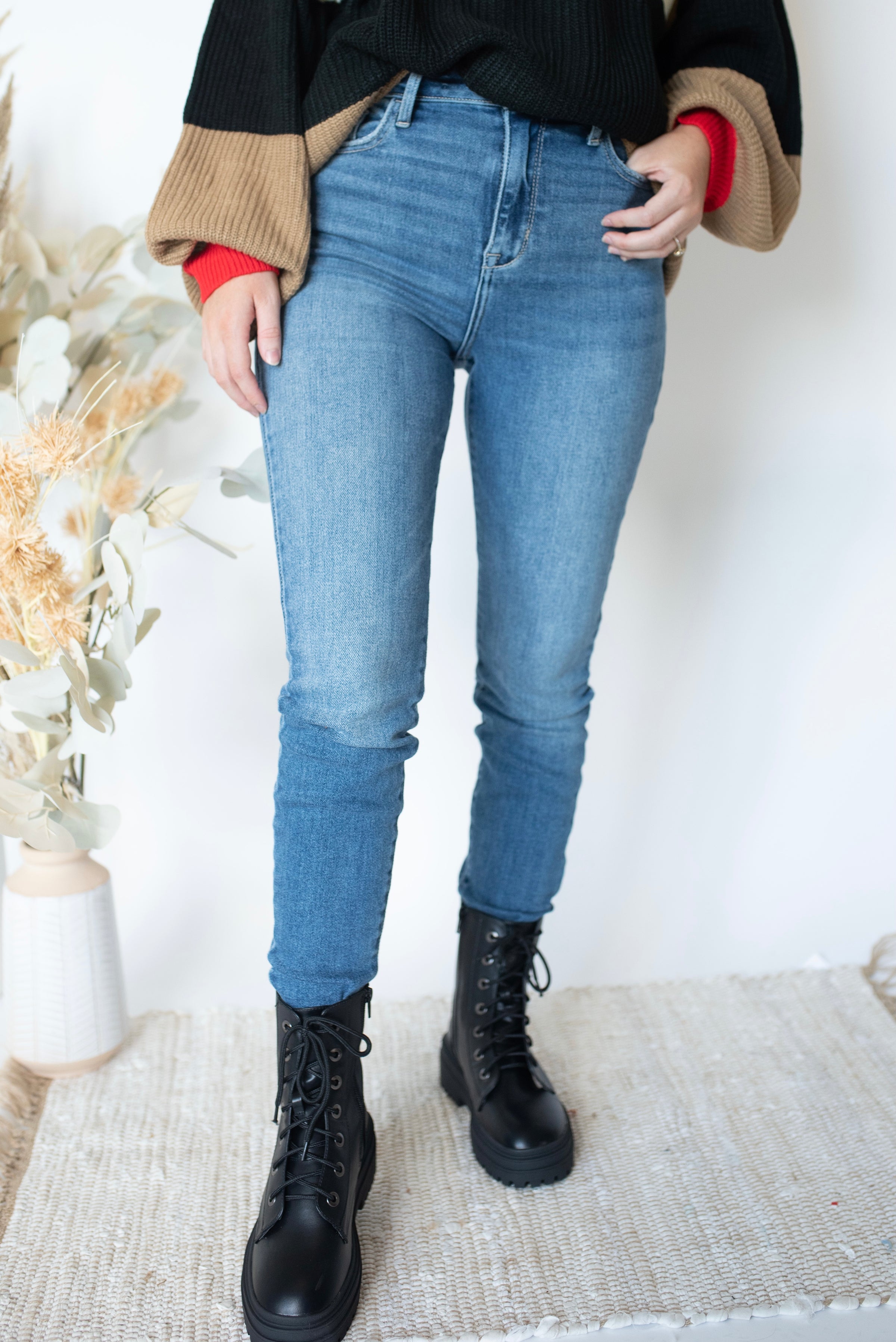 Molly High Rise Crop Mom Jeans – Noah Jade's Boutique